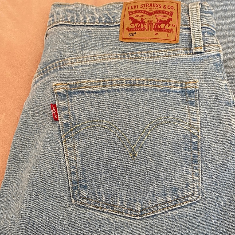 Levi's 501 Light Blue Straight Jeans